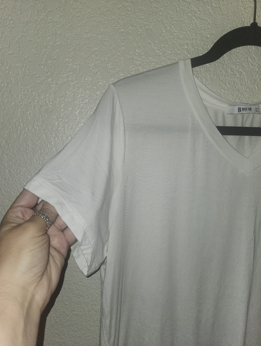 🤍NWOT Basic Bae "95% Bamboo🎋 5% Spandex V-Neck High-Low T-Shirt" White🤍 Large - Picture 8 of 11